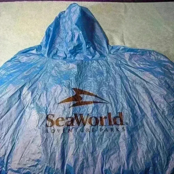 SeaWorld Rain Poncho  - Official - One Size Fits All - Picture 4 of 8